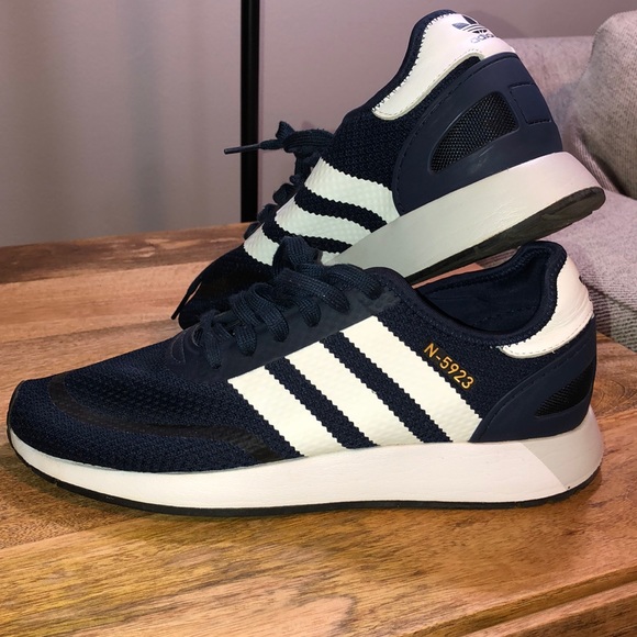 mens adidas walking sneakers